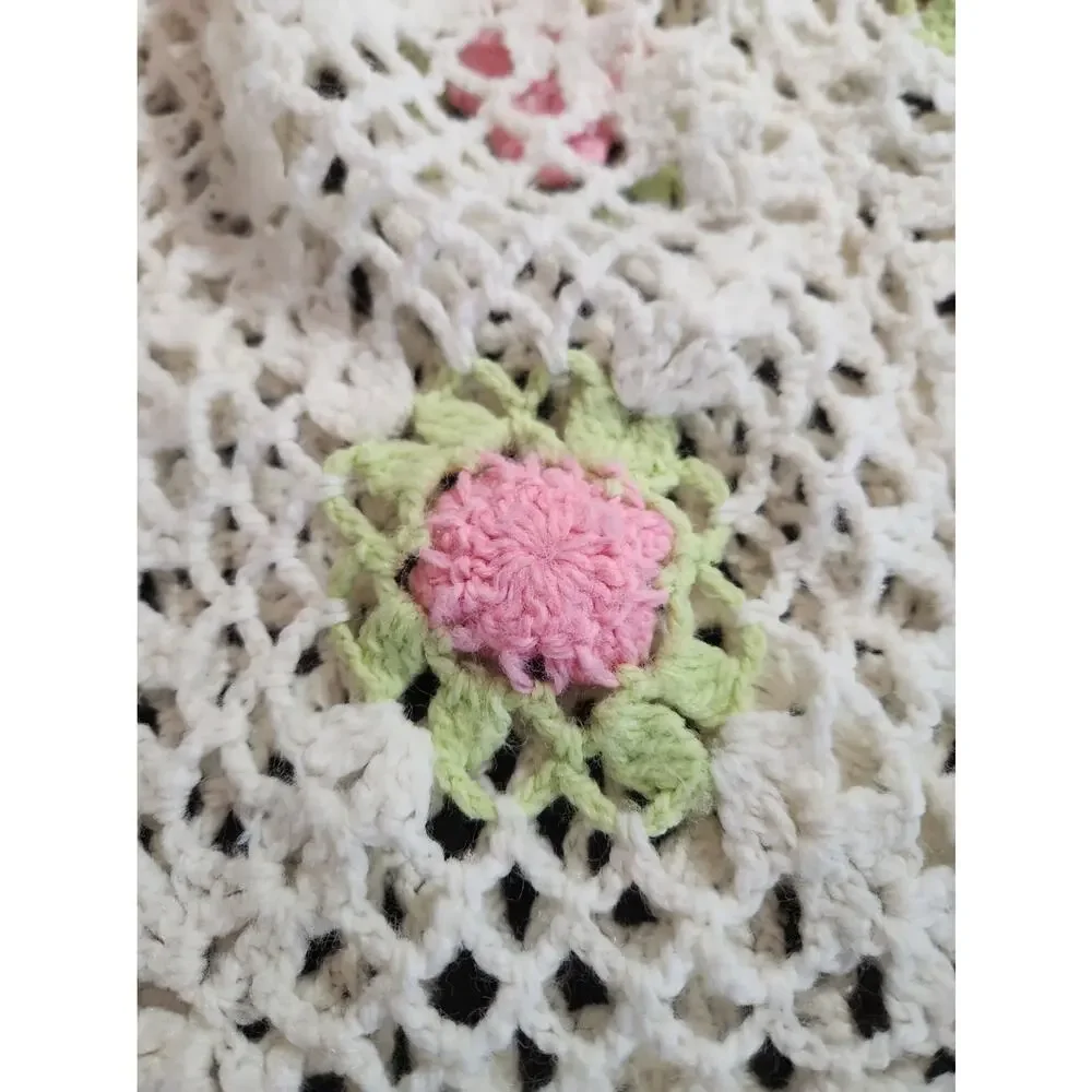 Vintage Handmade Crochet Afghan Bedspread 55x100 Pink 3D Roses Ivory Fringe